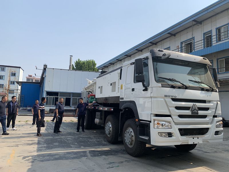 山东重工集团来厂定购钻机